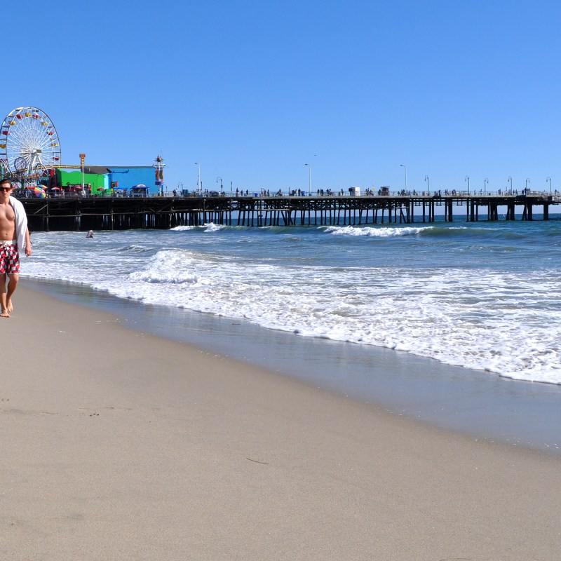 Couple-on-Beach-in-Santa-Monica
